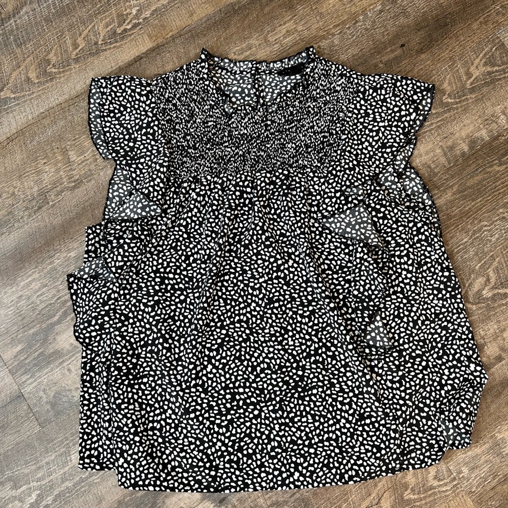 Flutter sleeve blouse